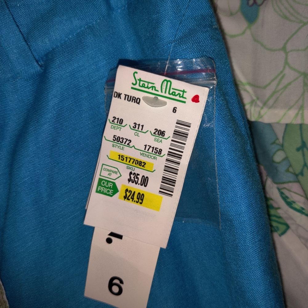 Floral button down and blue pants - Picture 4 of 4